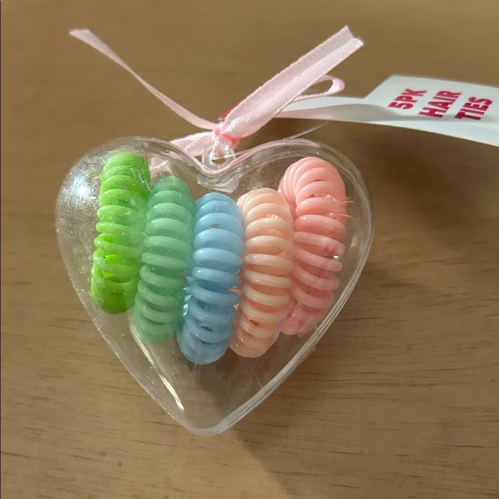 Free with bundle or purchase New 5pc Hair Ties 👱🏻‍♀️Pastel Colors Small size
